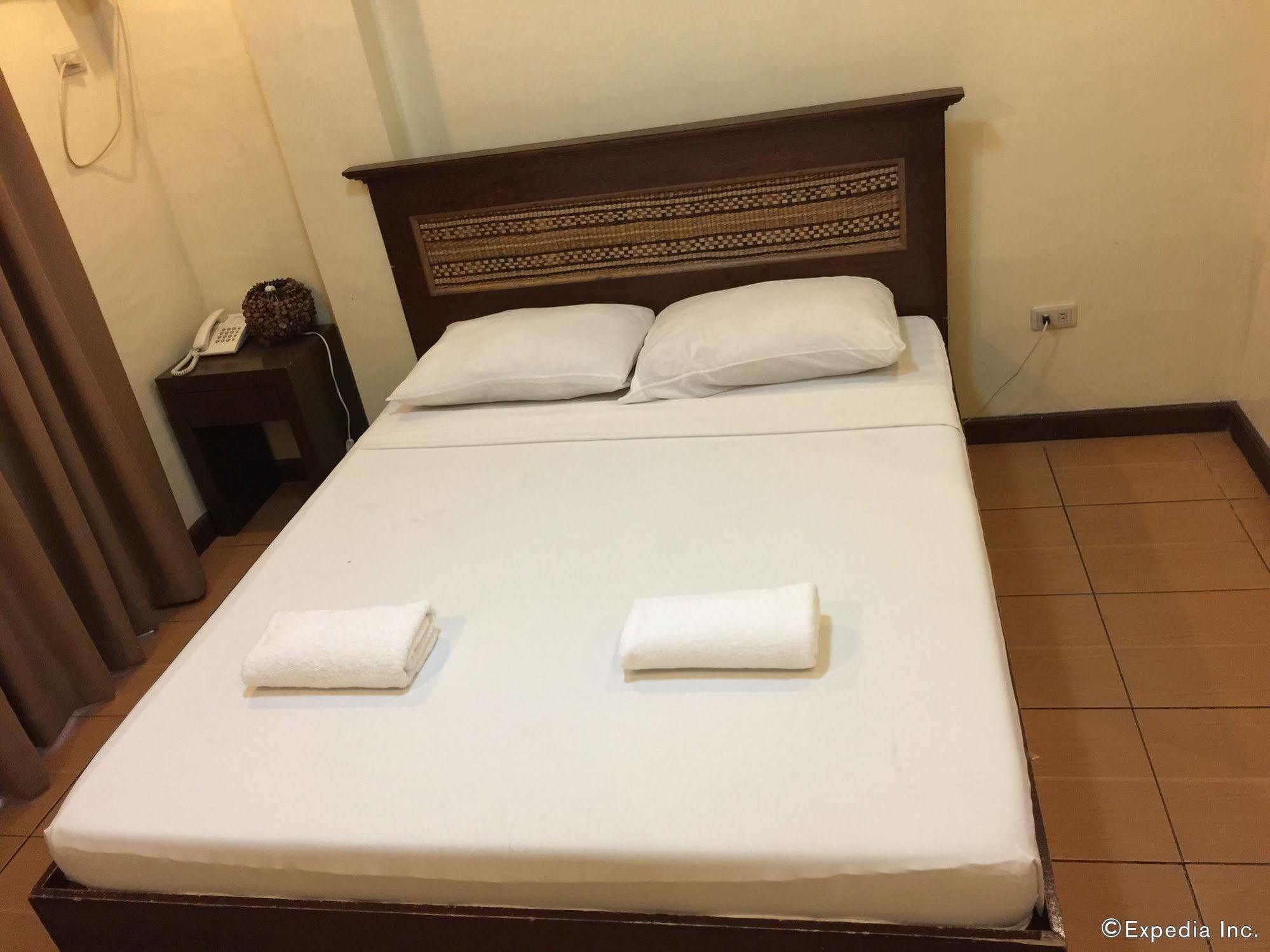 Darunday Manor Hotel Тагбиларан Сити Екстериор снимка